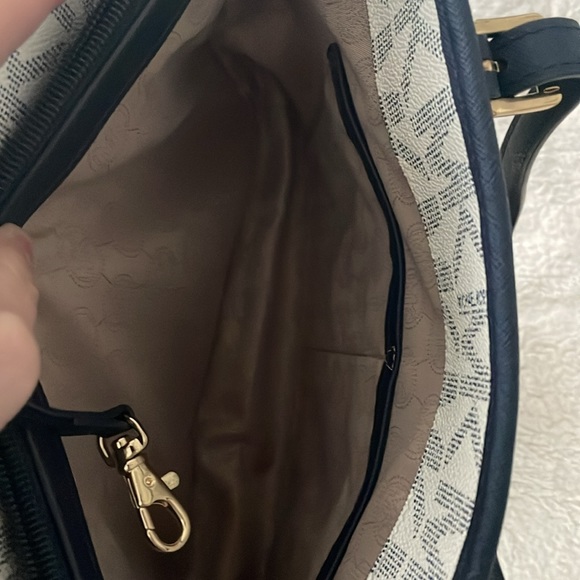 Michael Kors white and navy small tote purse - Picture 4 of 8